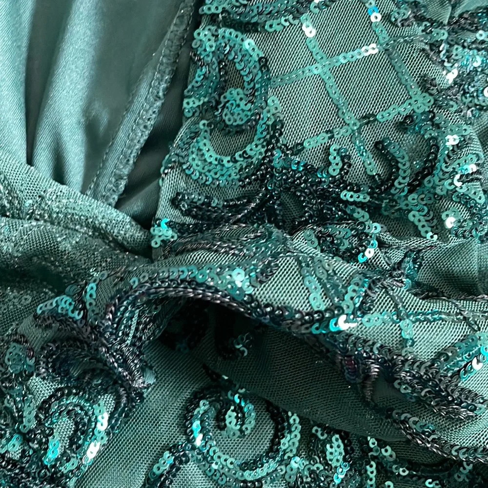 Junior’s Emerald Sequin Dress - Picture 5 of 7